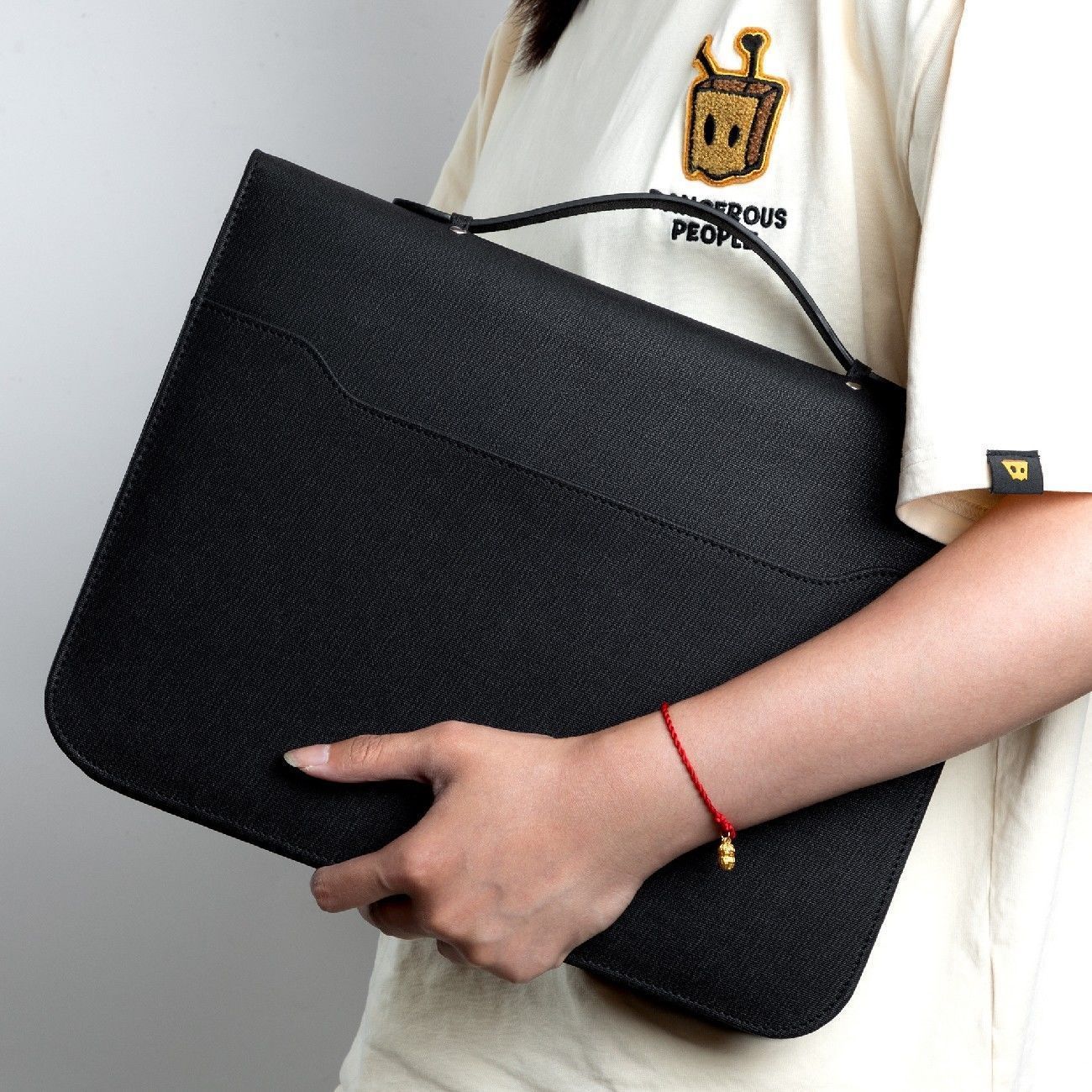A4 Leather Folder – Zippered Business Portfolio with Handle