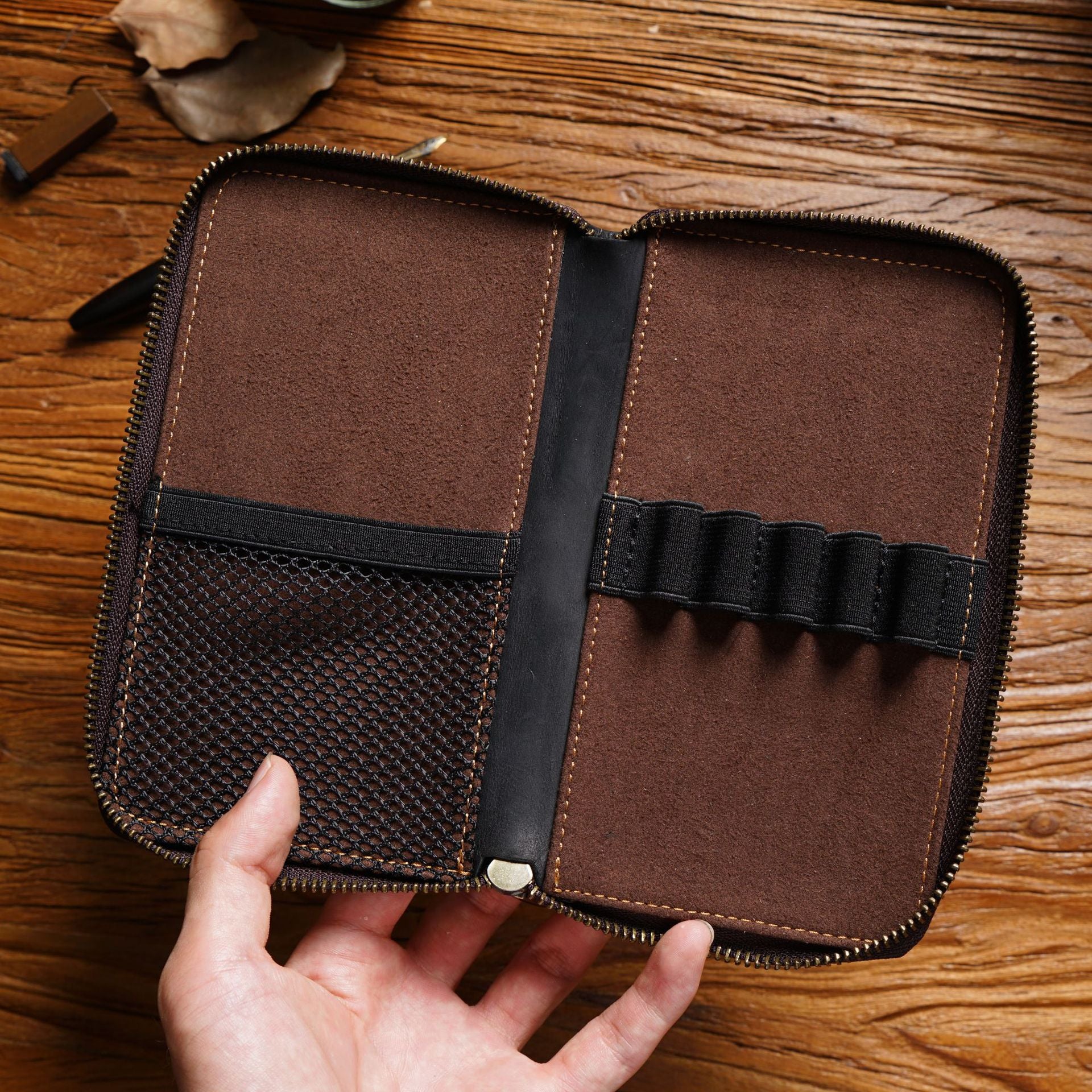 Vintage Leather Pen Storage Case with Zipper, Large Capacity Multi-Functional Stationery Organizer